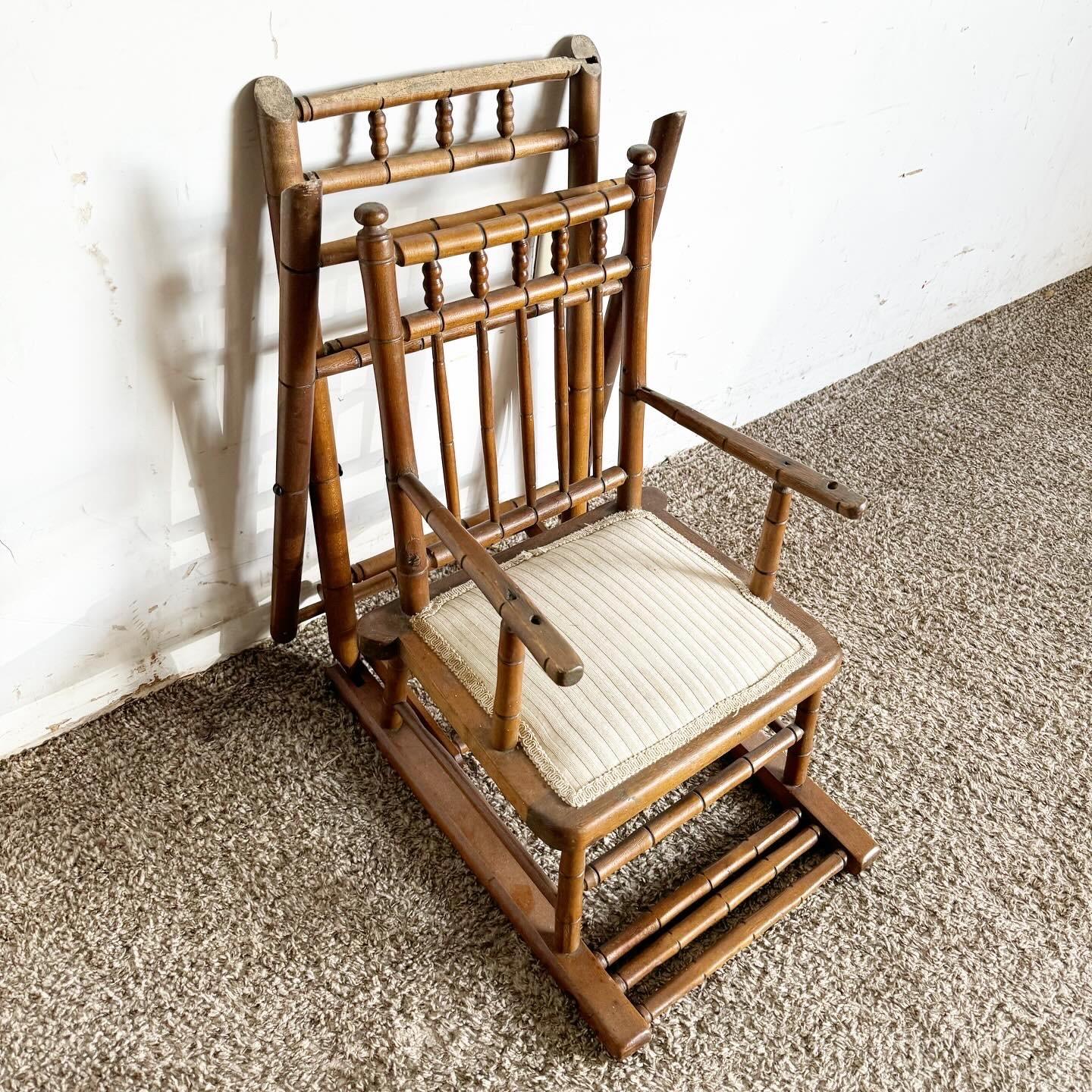 20ième siècle Chaise haute pliante en bois Antiquities en vente