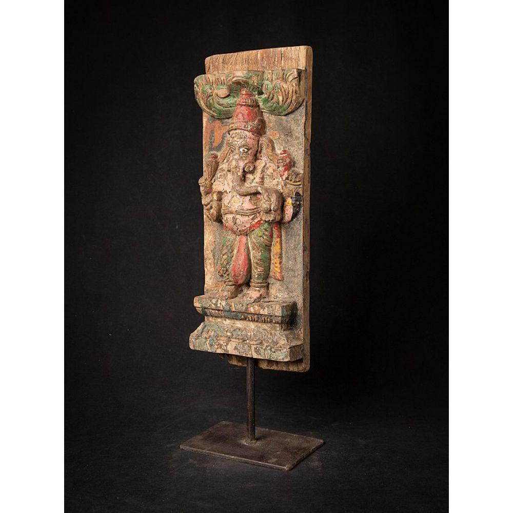 Material: wood
Measures: 58,2 cm high 
18,8 cm wide and 12,4 cm deep
Weight: 3.717 kgs
Originating from India
18th century
Originating from a temple in India.

