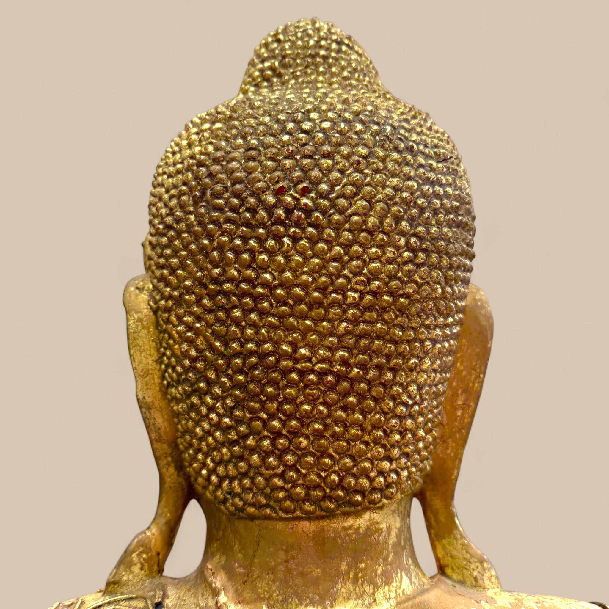 Statue ancienne de Bouddha birman en bois doré de style Mandalay, vers 1940/1950 en vente 6