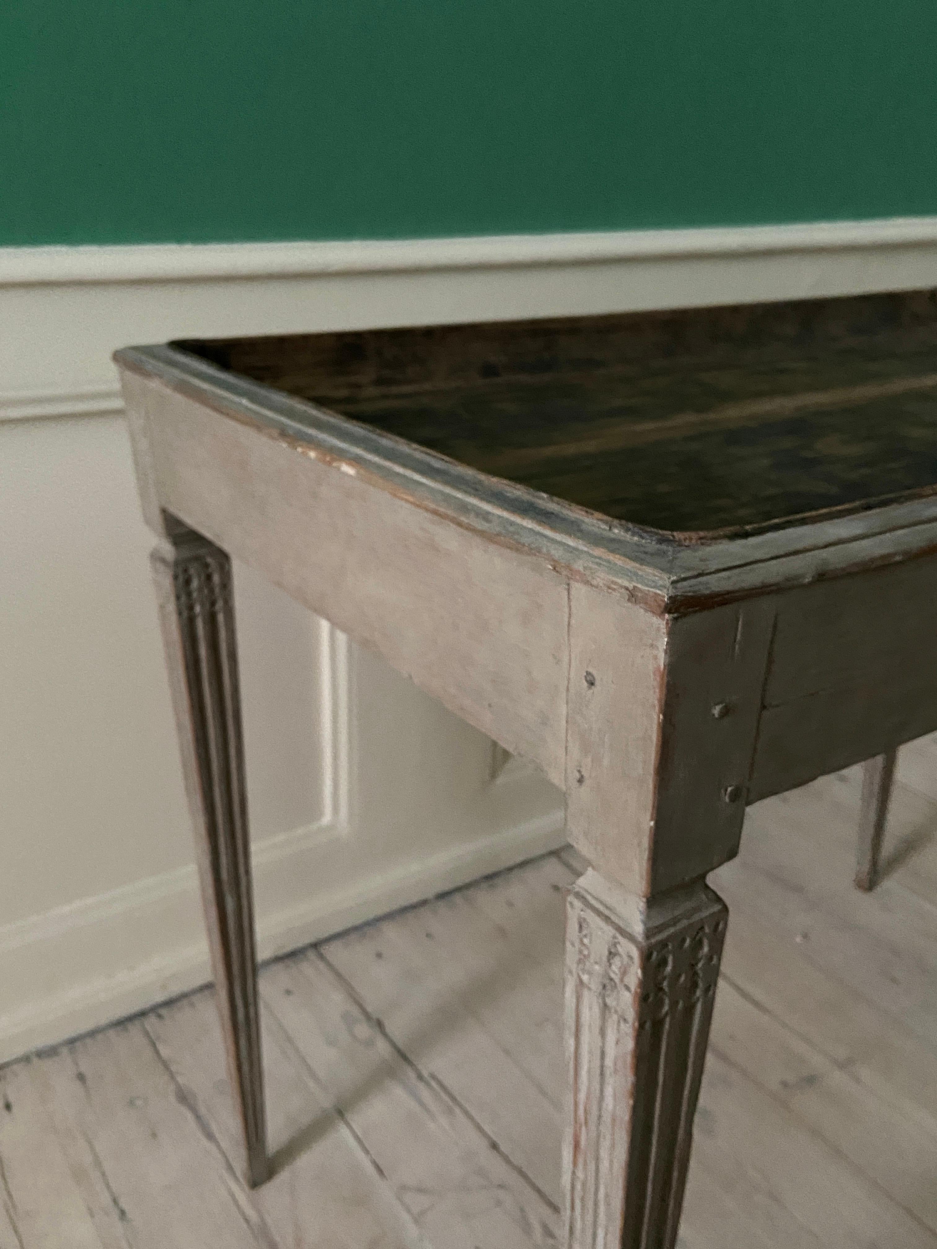 Hand-Crafted Antique Wooden Gustavian Tea Table with Fine Details, Sweden, Late 18th Century  For Sale