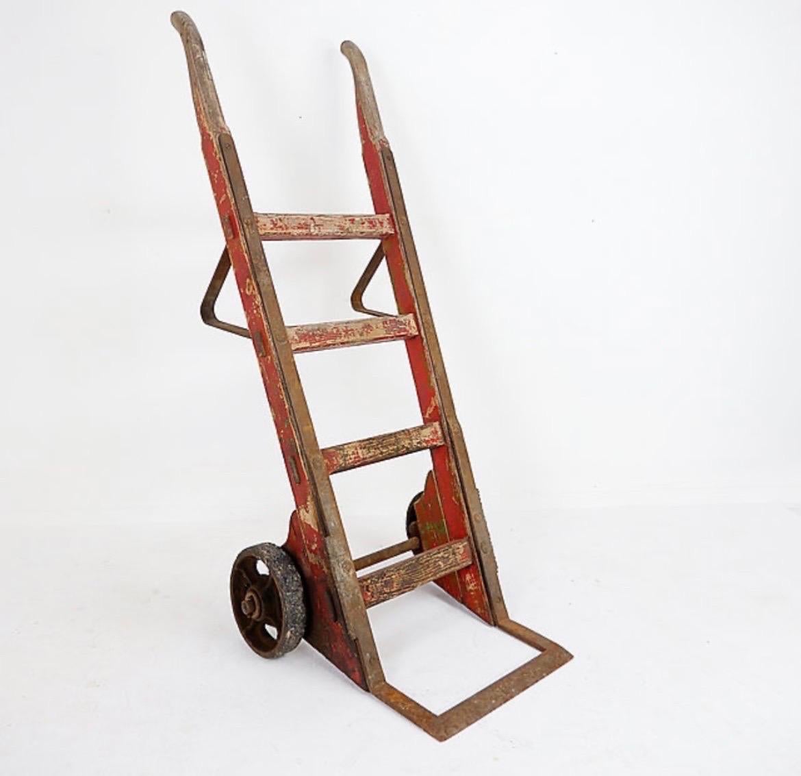 Antiker Holzhandwagen aus Holz (Metall) im Angebot