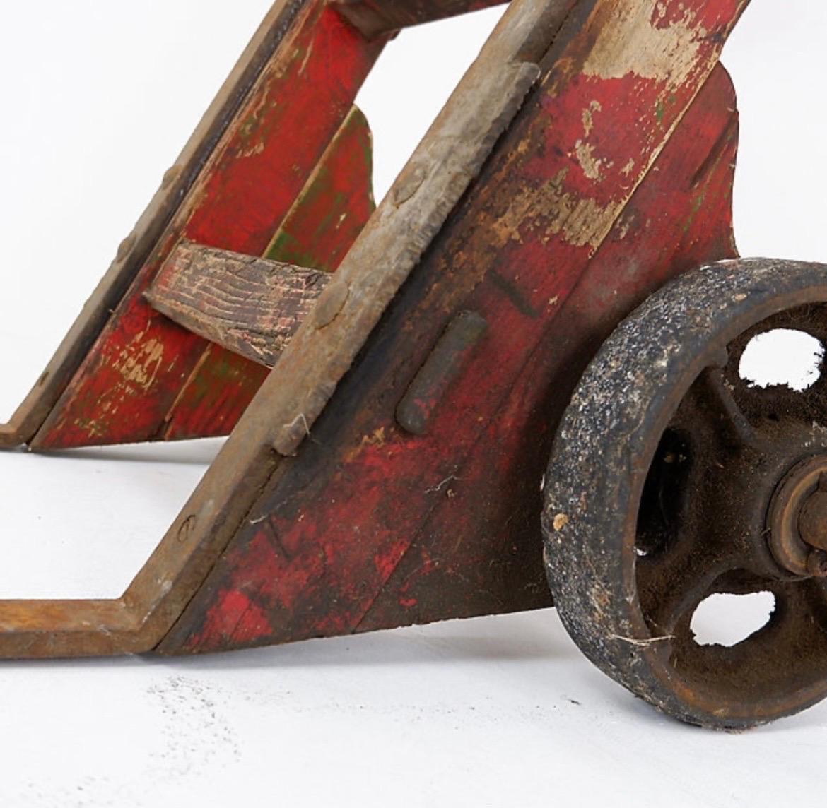 Antiker Holzhandwagen aus Holz im Angebot 1