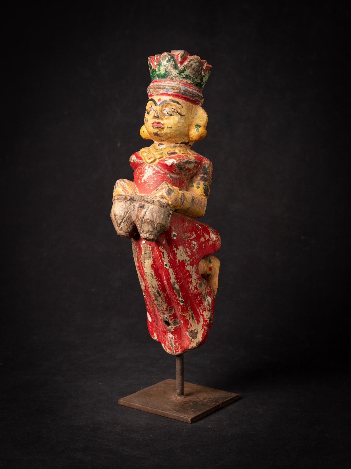 Statue ancienne de temple indien en bois de l'Inde - OriginalBuddhas en vente 11