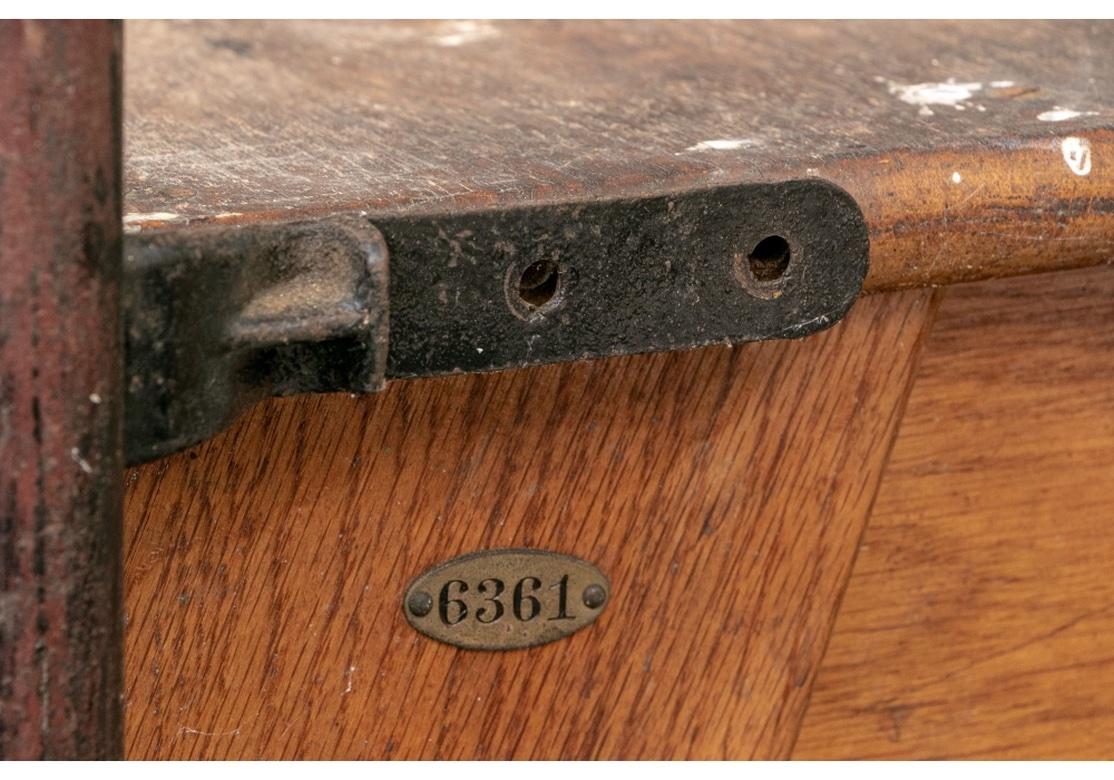 Industriel Ancienne échelle industrielle en bois avec poignées en fer de Putnam & Co, New York No