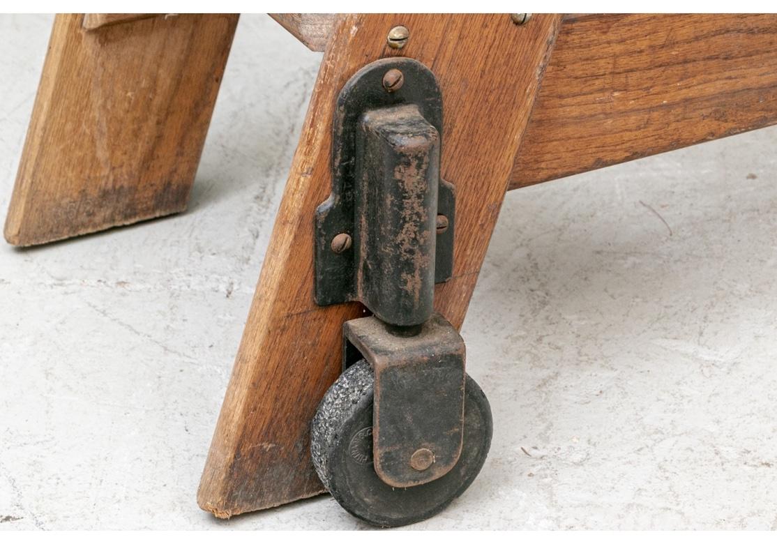 Ancienne échelle industrielle en bois avec poignées en fer de Putnam & Co, New York No 1