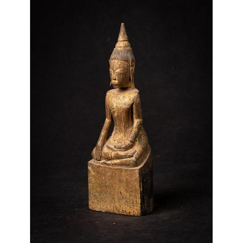 Material: wood
25,5 cm high 
8,5 cm wide and 7,7 cm deep
Weight: 0.434 kgs
With traces of 24 krt. gilding
Bhumisparsha mudra
Originating from Laos
19th century.

