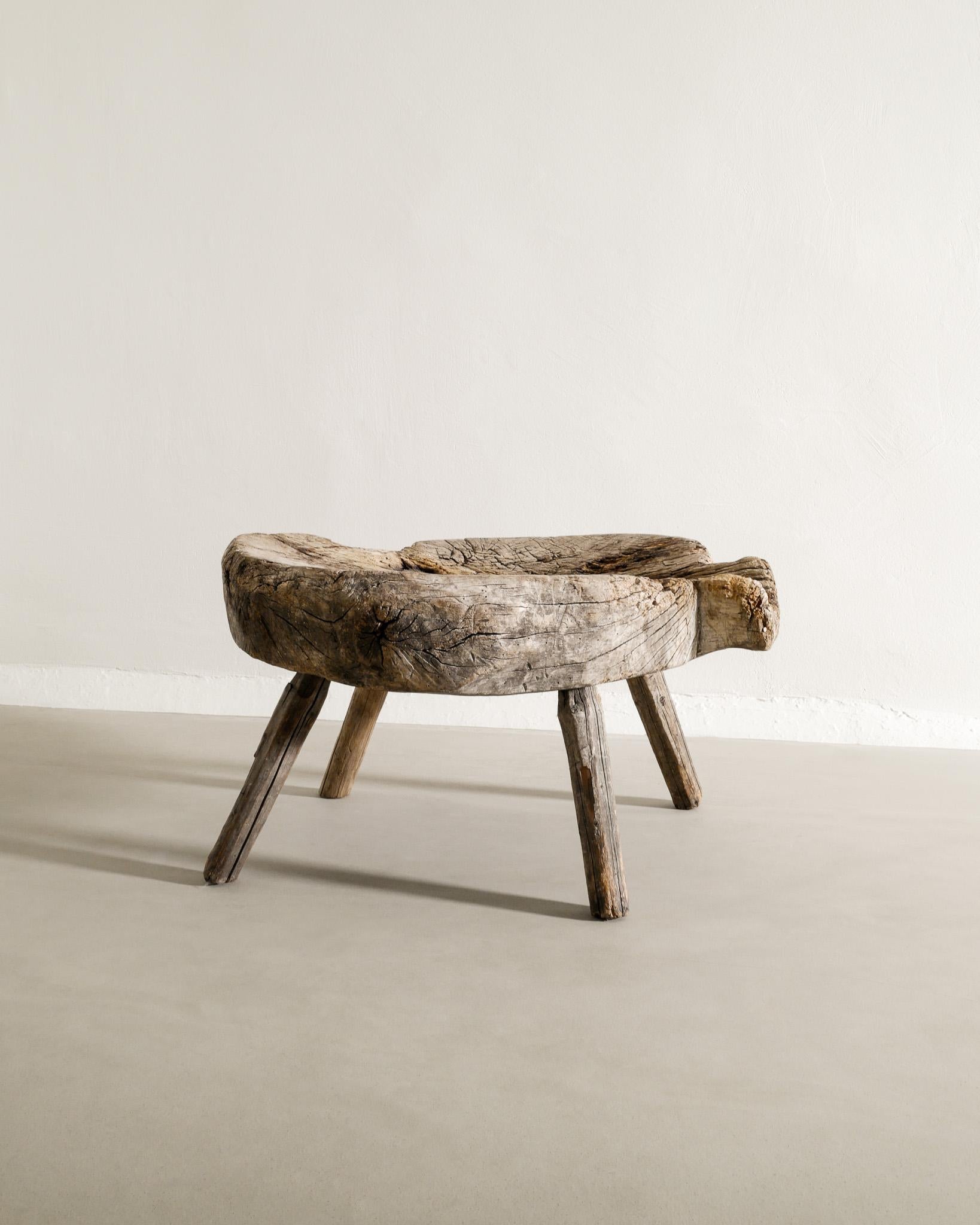 Antiker niedriger Couchtisch aus Holz aus Kiefernholz, hergestellt in Schweden Anfang 1800 (Frühes 19. Jahrhundert) im Angebot
