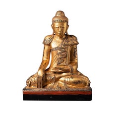 Antiker Mandalay-Buddha aus Holz aus Birma