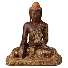 Antico Buddha di Mandalay in legno proveniente dalla Birmania