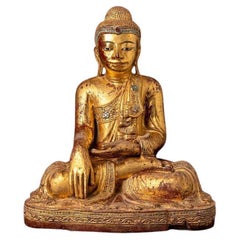 Antiker Mandalay-Buddha aus Holz aus Burma