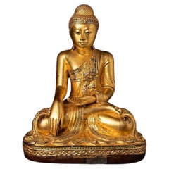 Antiker Mandalay-Buddha aus Holz aus Birma