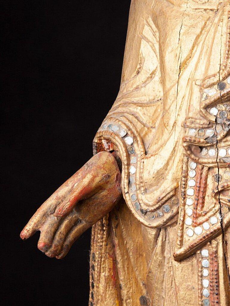 Statue de Bouddha Mandalay en bois ancien de Birmanie en vente 10