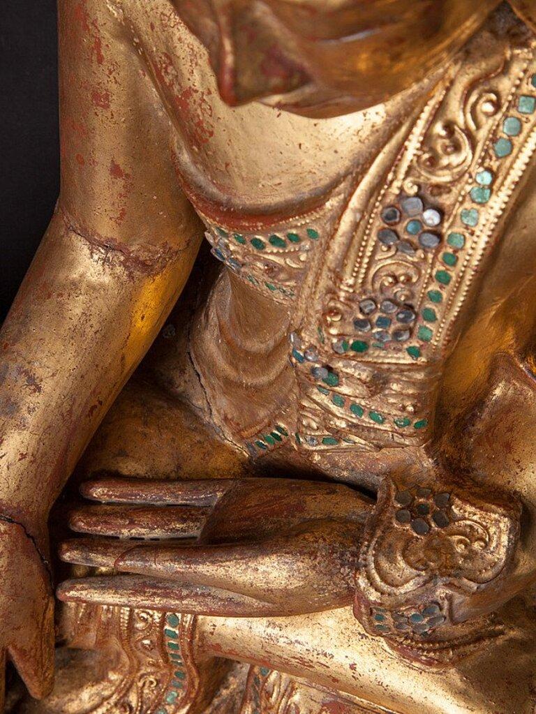 Antike Mandalay-Buddha-Statue aus Holz aus Birma im Angebot 11