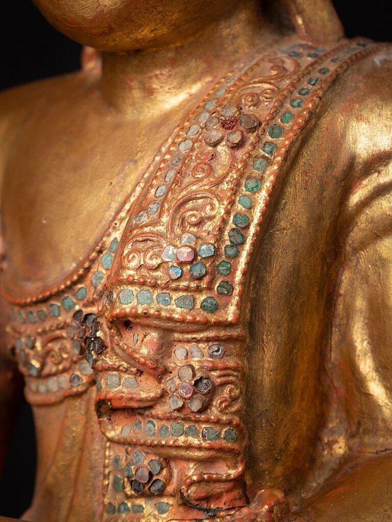 Antike Mandalay-Buddha-Statue aus Holz aus Birma im Angebot 12