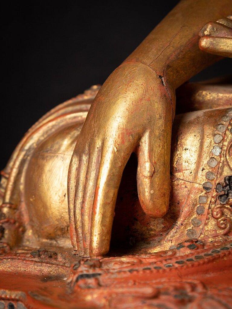 Antike Mandalay-Buddha-Statue aus Holz aus Birma im Angebot 14