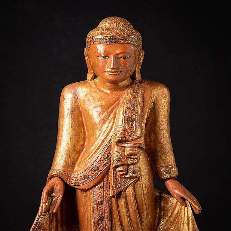 Material: wood
82,5 cm high 
33,3 cm wide and 24,1 cm deep
Weight: 8.65 kgs
Gilded with 24 krt. gold
Mandalay style
Originating from Burma
19th century
With inlayed eyes
