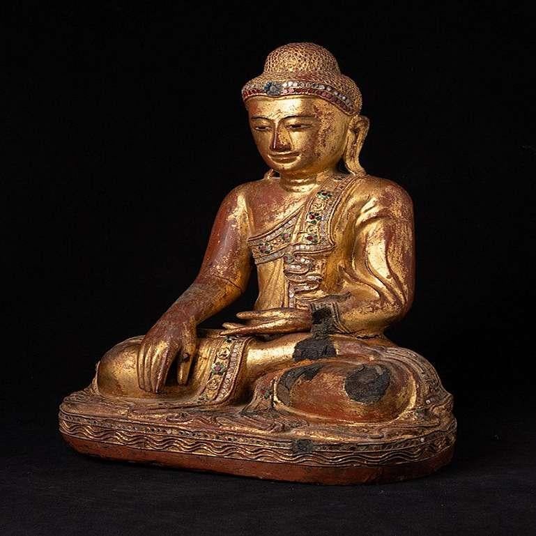 Material: wood
41,2 cm high 
29,8 cm wide and 22,4 cm deep
Weight: 3.85 kgs
Gilded with 24 krt. gold
Bhumisparsha mudra
Originating from Burma
19th century
 