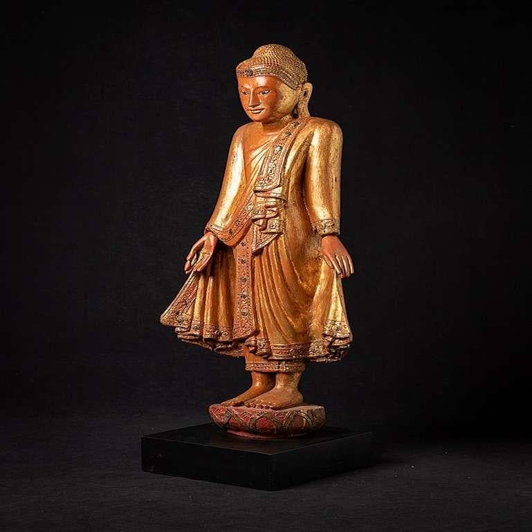 Antique wooden Mandalay Buddha statue from Burma In Good Condition For Sale In DEVENTER, NL