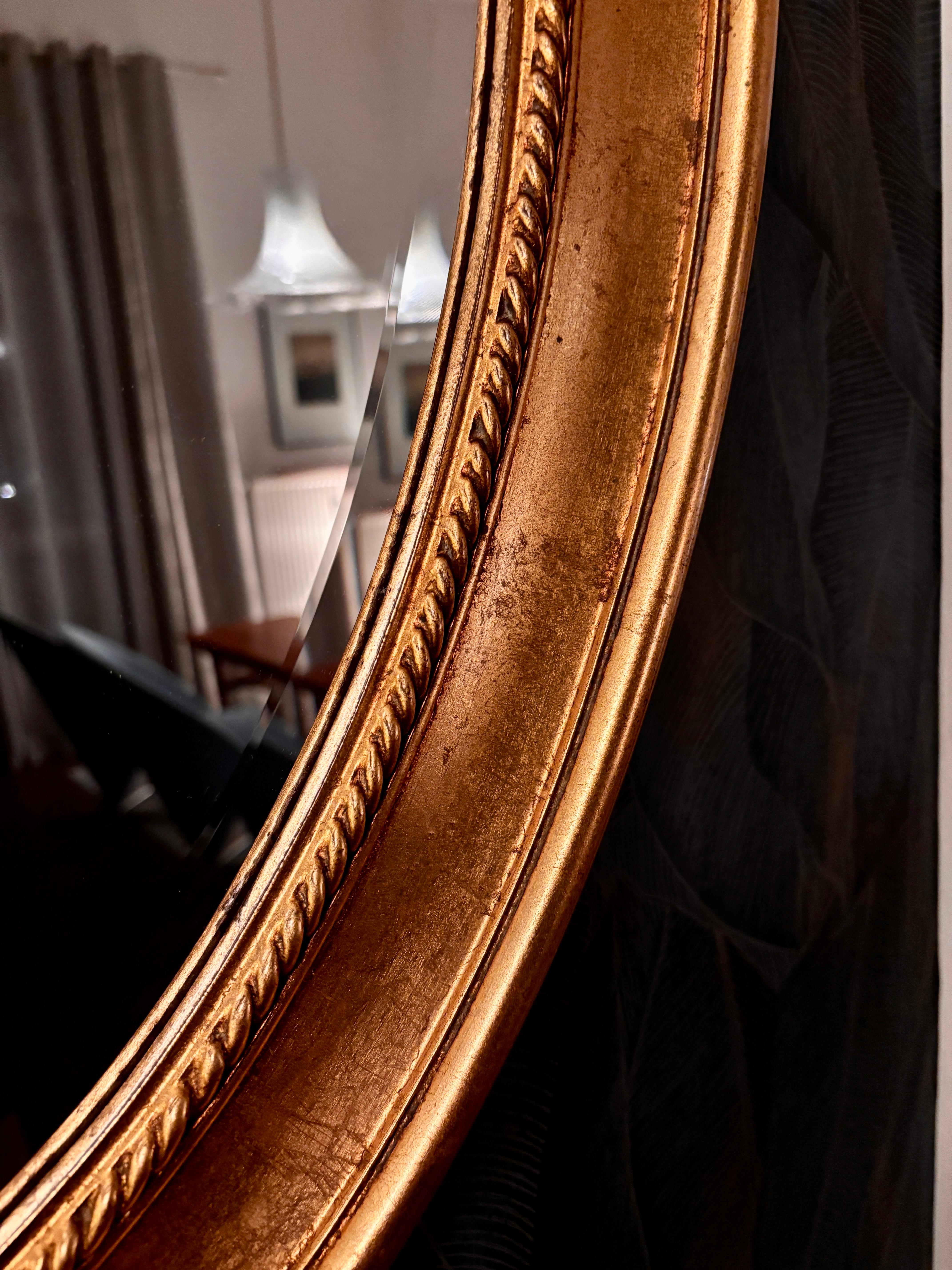 Antique wooden mirror with gilded frame In Good Condition For Sale In Hannover, DE