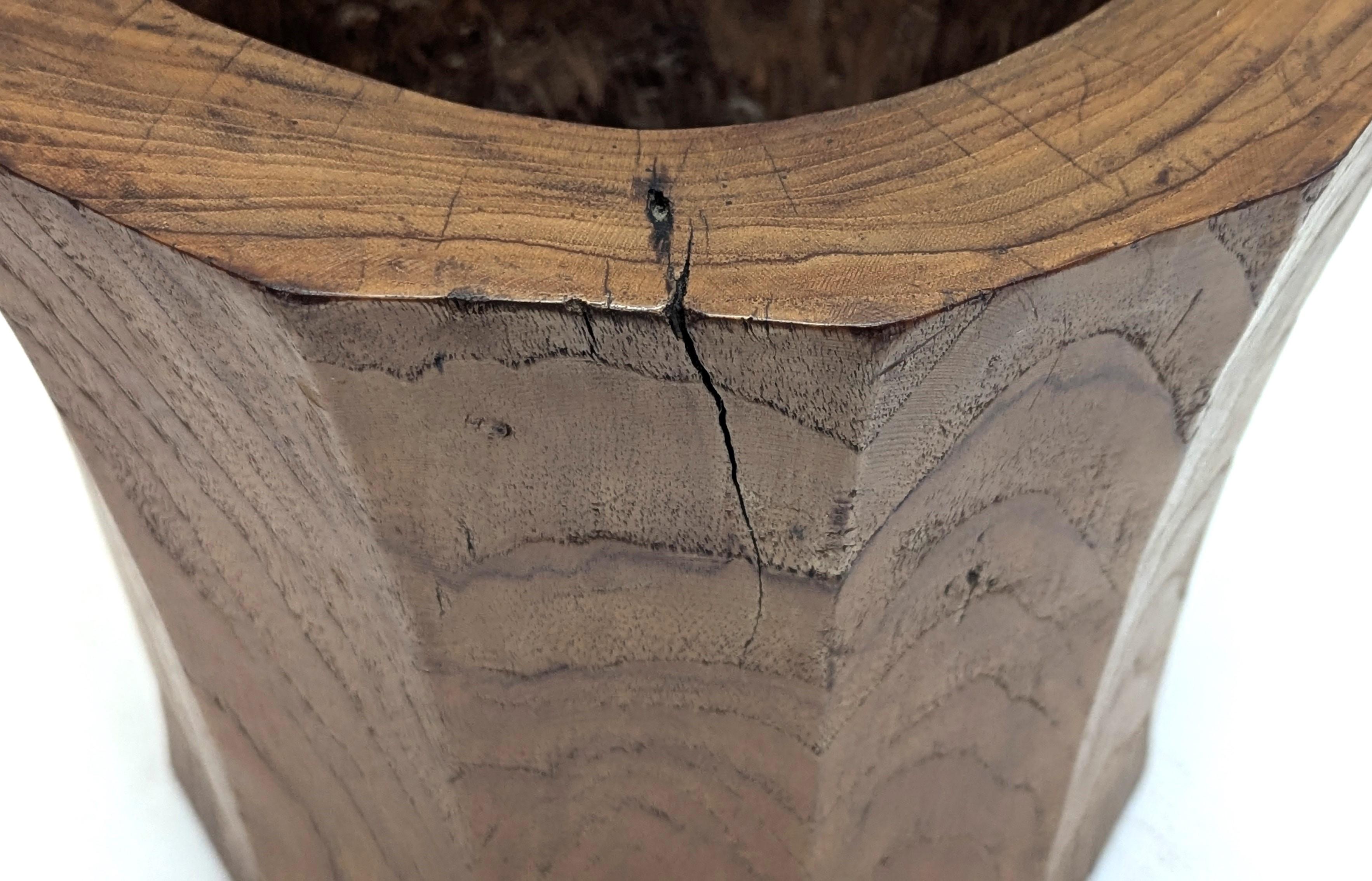 Sculpté Mortier en bois ancien en vente