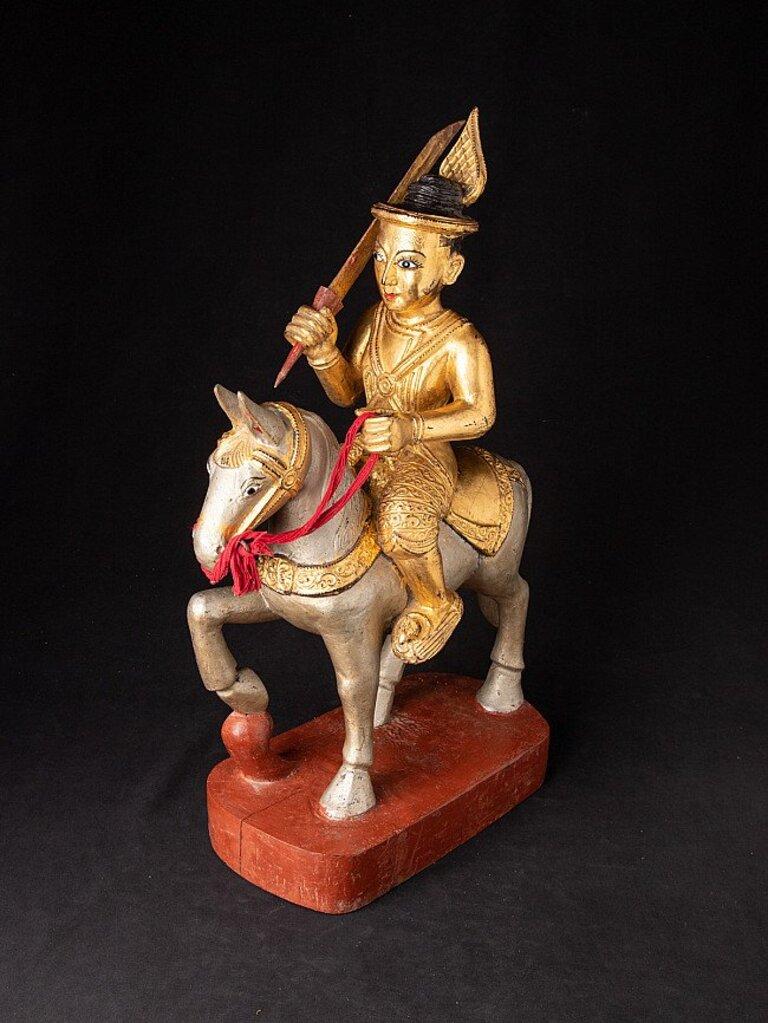 Ancienne statue en bois Nat sur cheval de Birmanie en vente 7