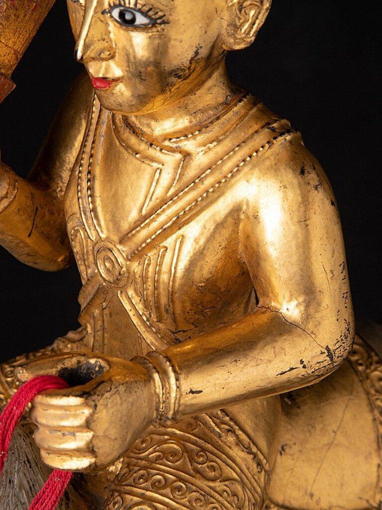 Ancienne statue en bois Nat sur cheval de Birmanie en vente 12