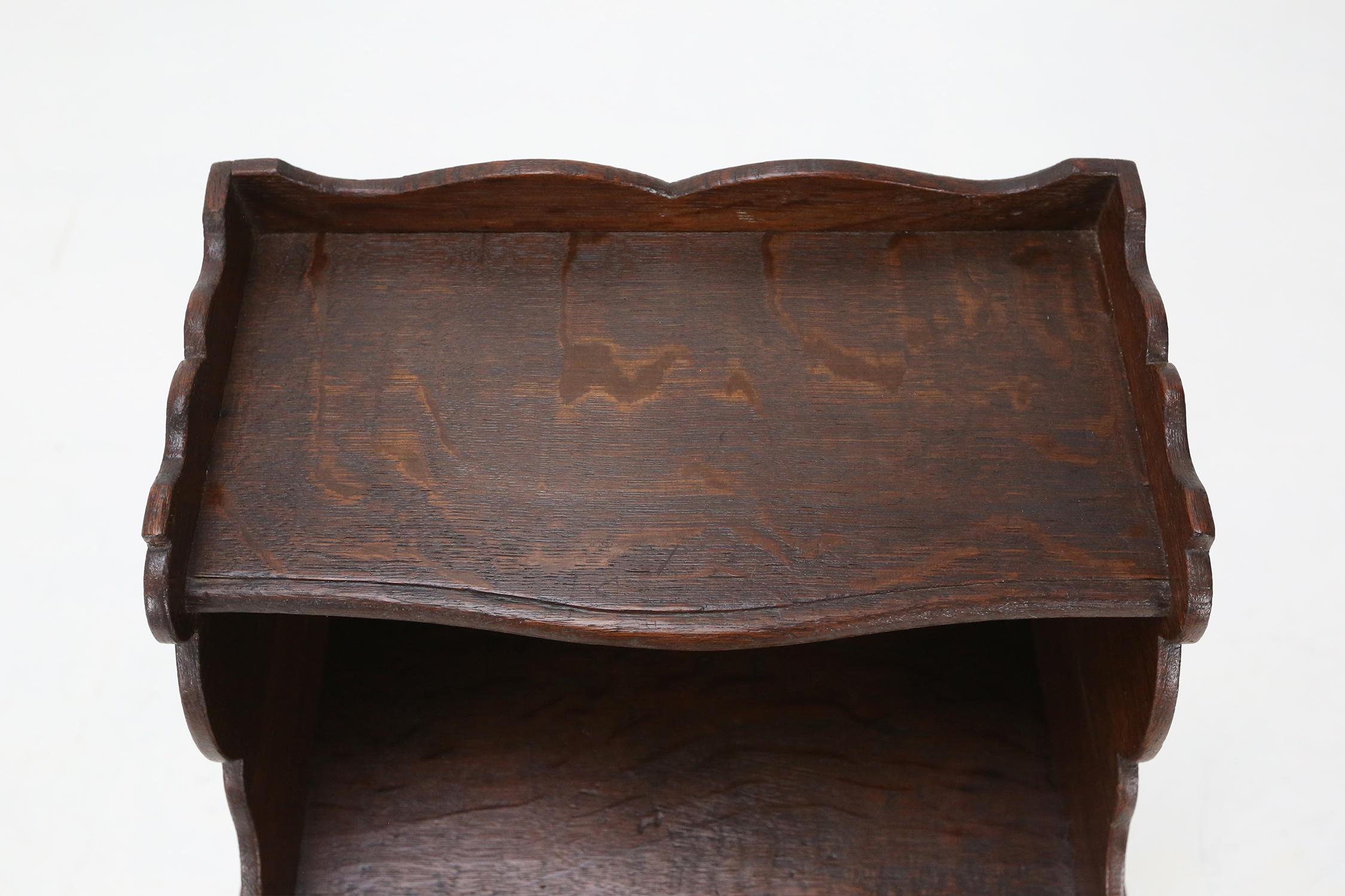 Table de nuit ancienne en bois, vers 1900 Bon état - En vente à Meulebeke, BE