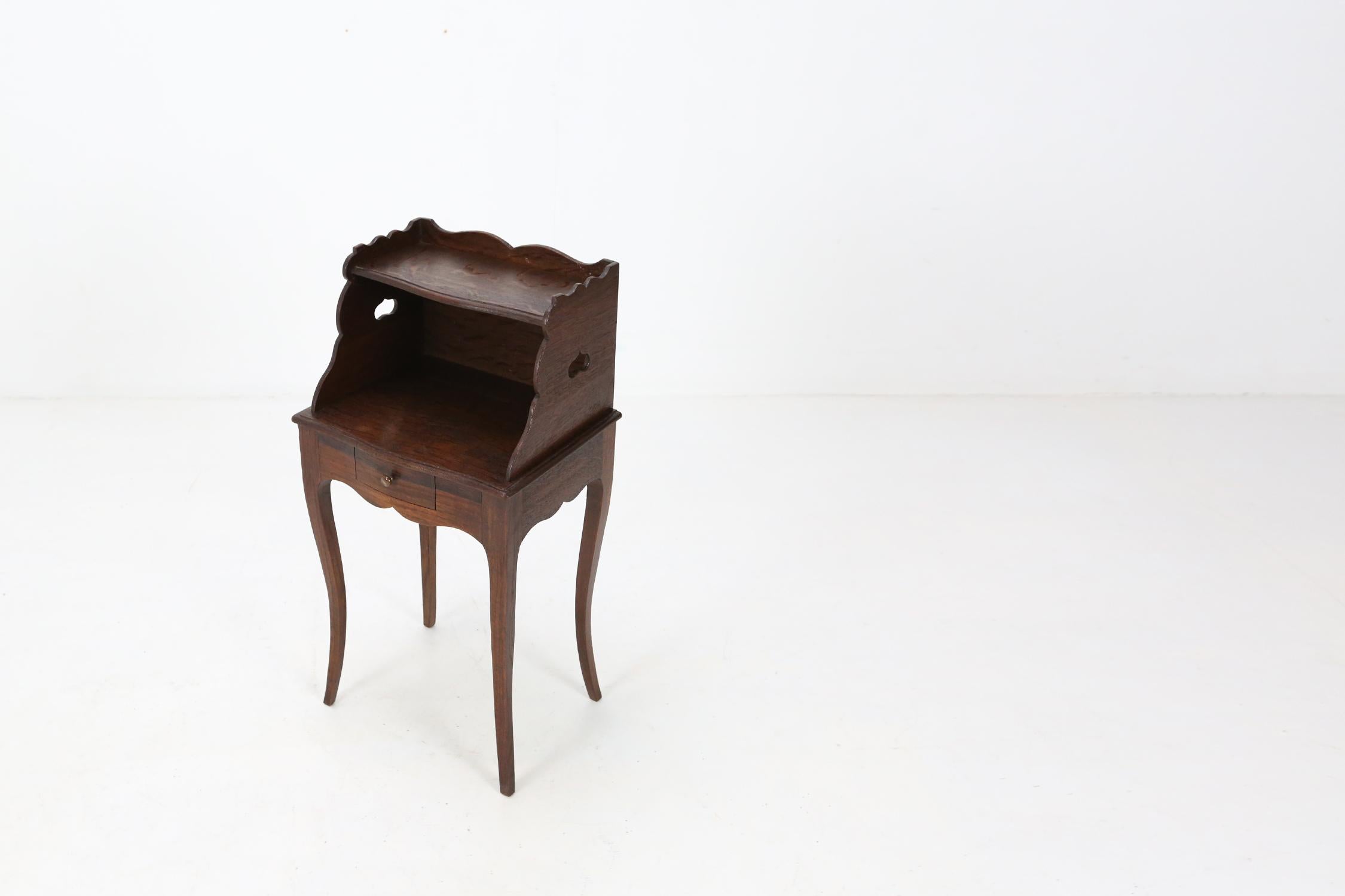 Début du 20ème siècle Table de nuit ancienne en bois, vers 1900 en vente