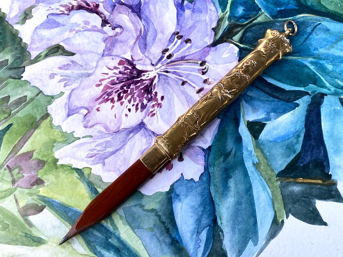 Antiker Holz-Bleistift im Jugendstil mit weiblichem Korpus und Blumenornament, Goldetui für Damen oder Herren im Angebot