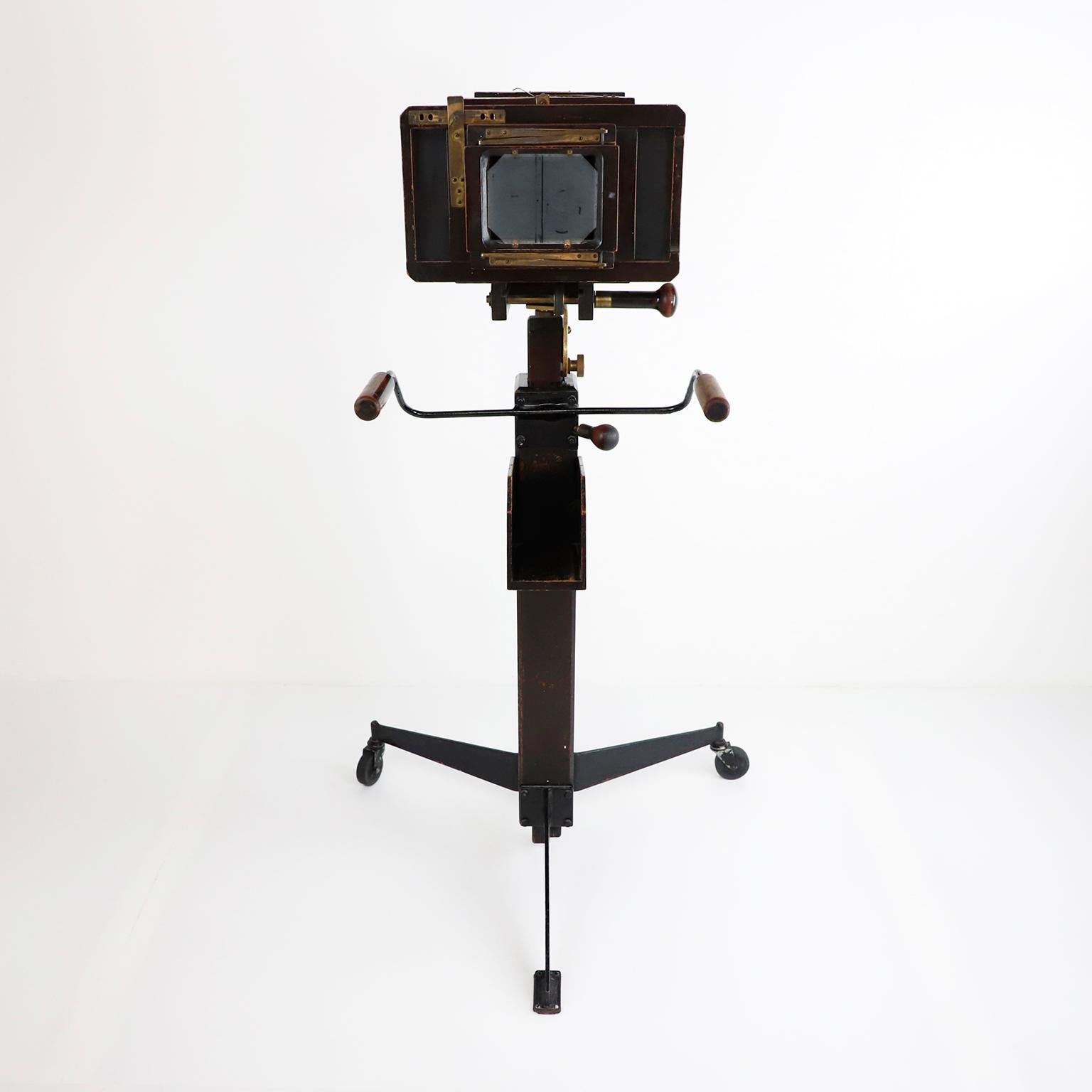 Mexican Antique Wooden Plate Folding Photographic Camera with Stand For Sale