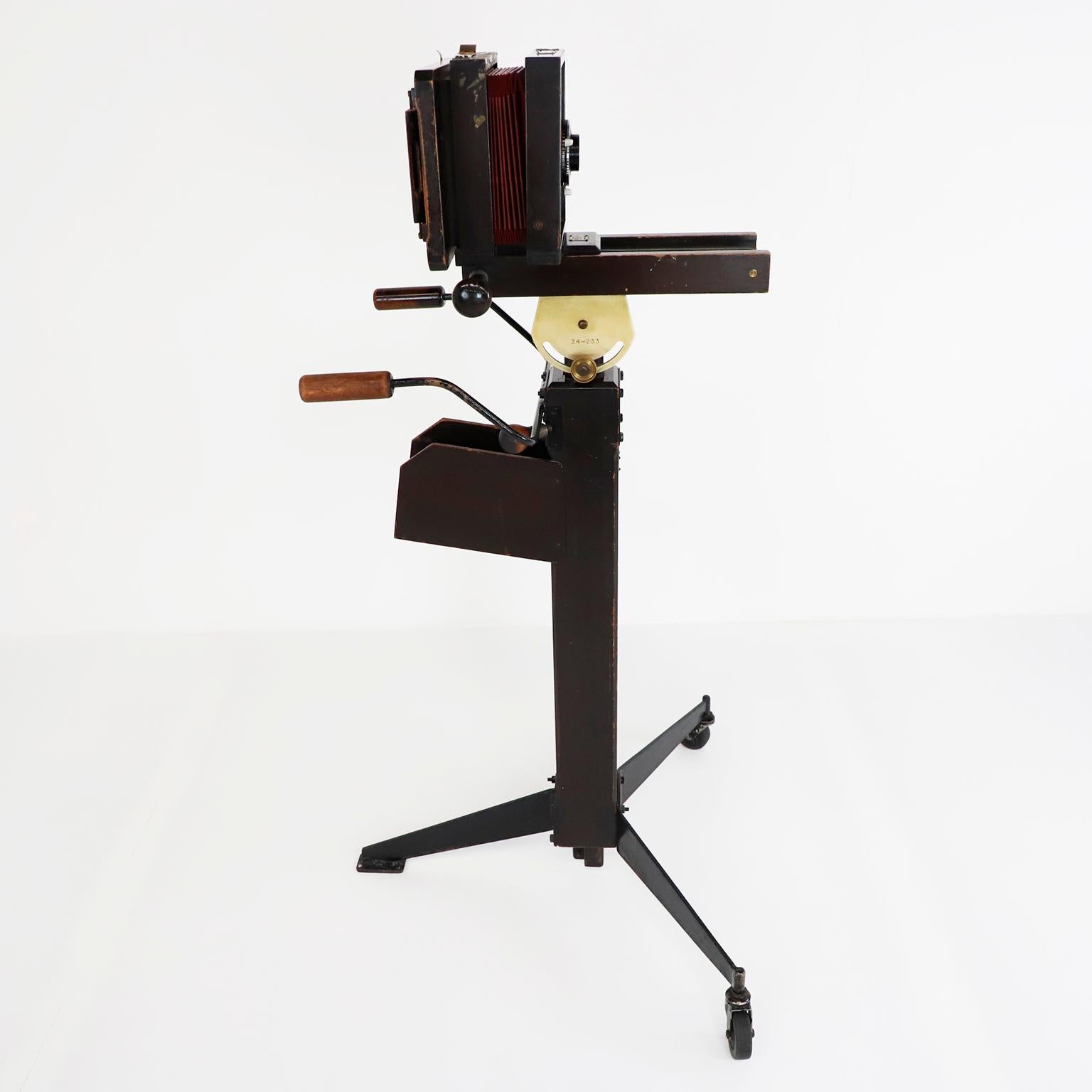 Antike hölzerne Platte Folding fotografische Kamera mit Stand (Kiefernholz) im Angebot
