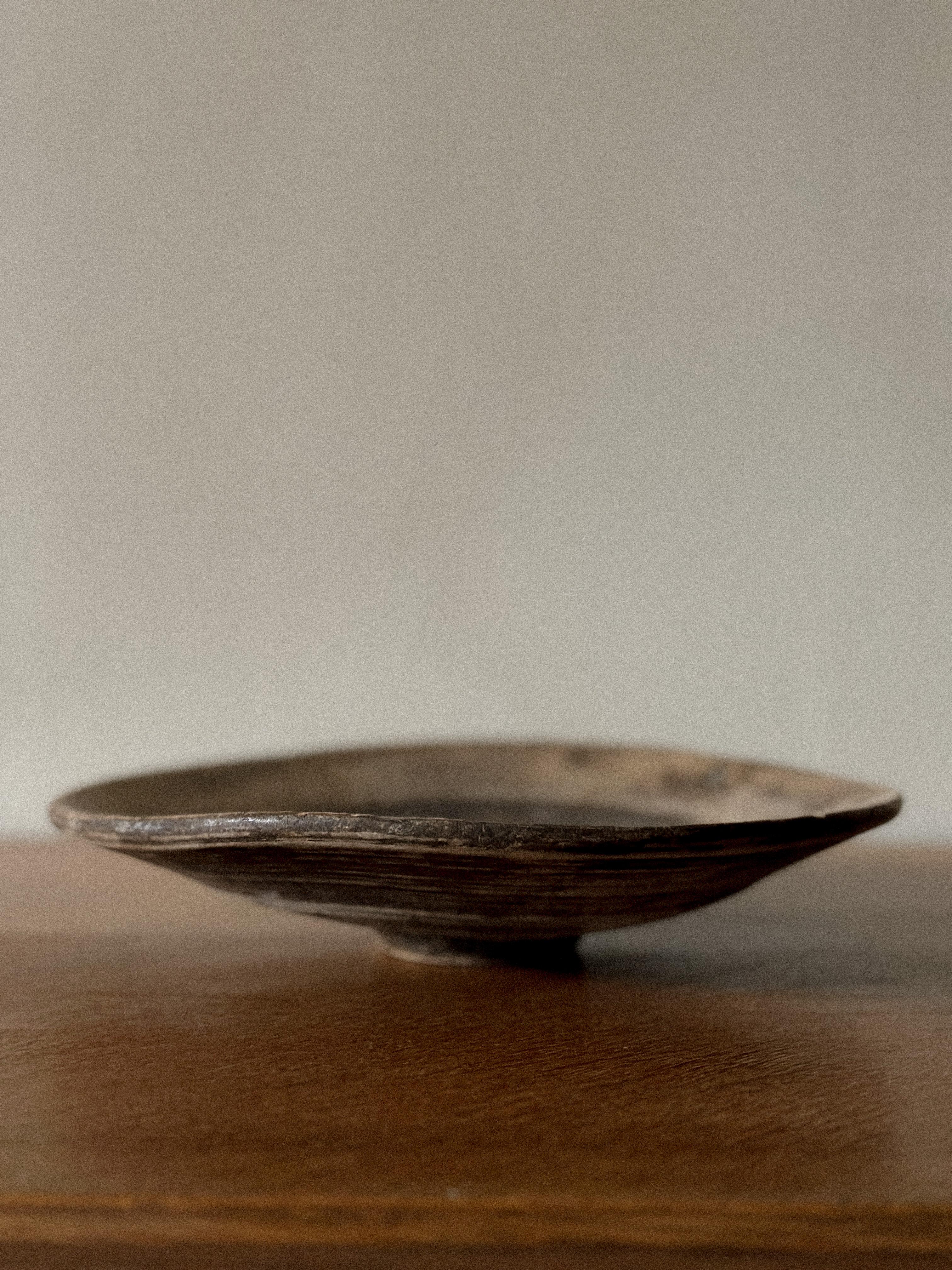 A wonderful wooden wabi sabi plate from Scandinavia, circa 1800s. In good vintage condition showing beautiful patina from age and use.

Measures: 
Ø: 26 cm, H: 5 cm
