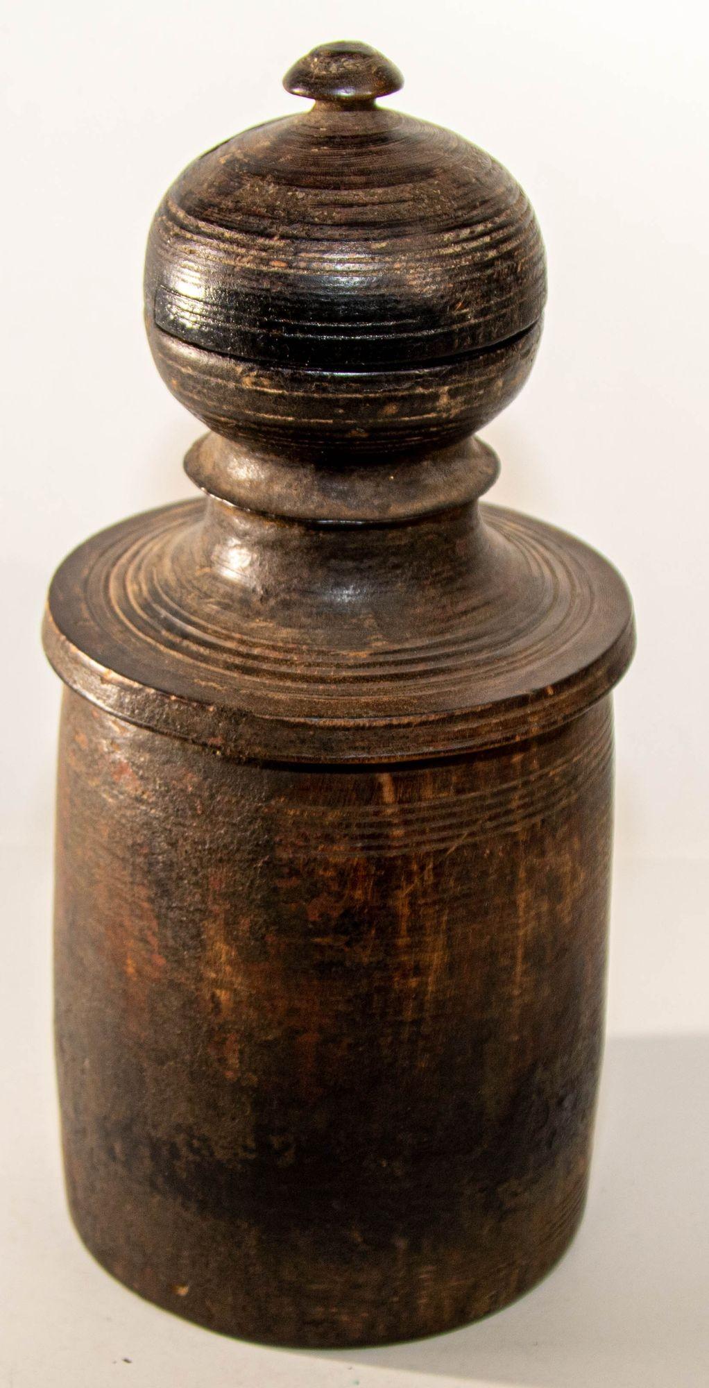 Antico vaso di legno o Tekhi del Nepal, 1900 in vendita 2