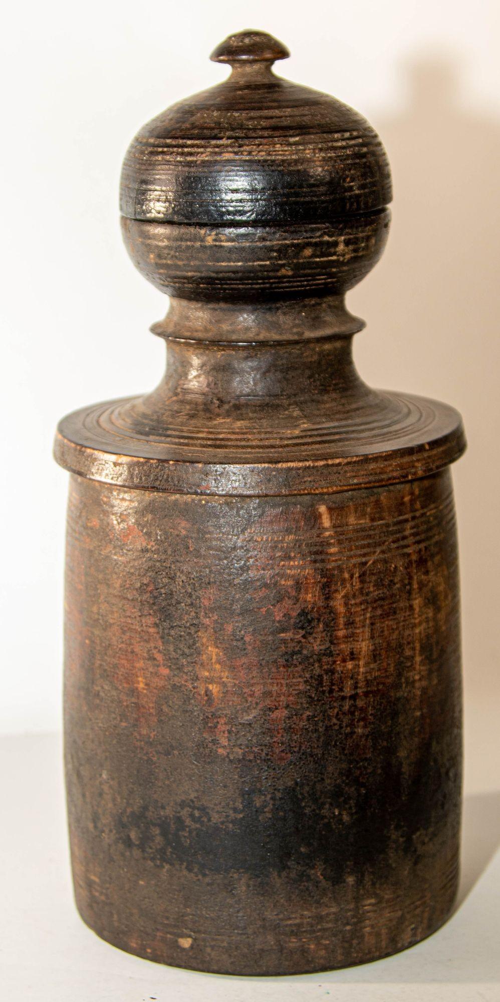 Antique Wooden Pot or Tekhi from Nepal, 1900s For Sale 3