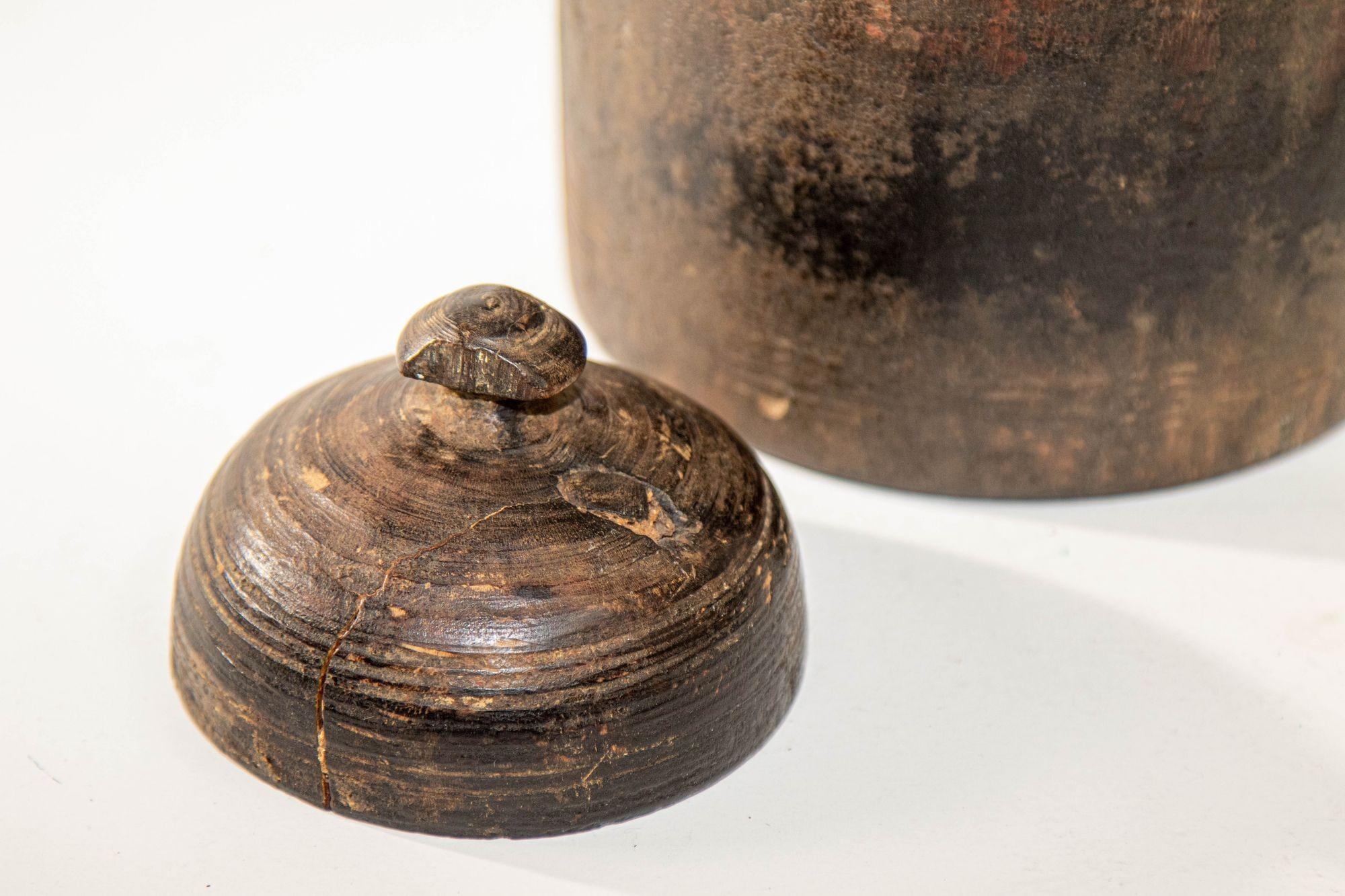 Antico vaso di legno o Tekhi del Nepal, 1900 in vendita 6