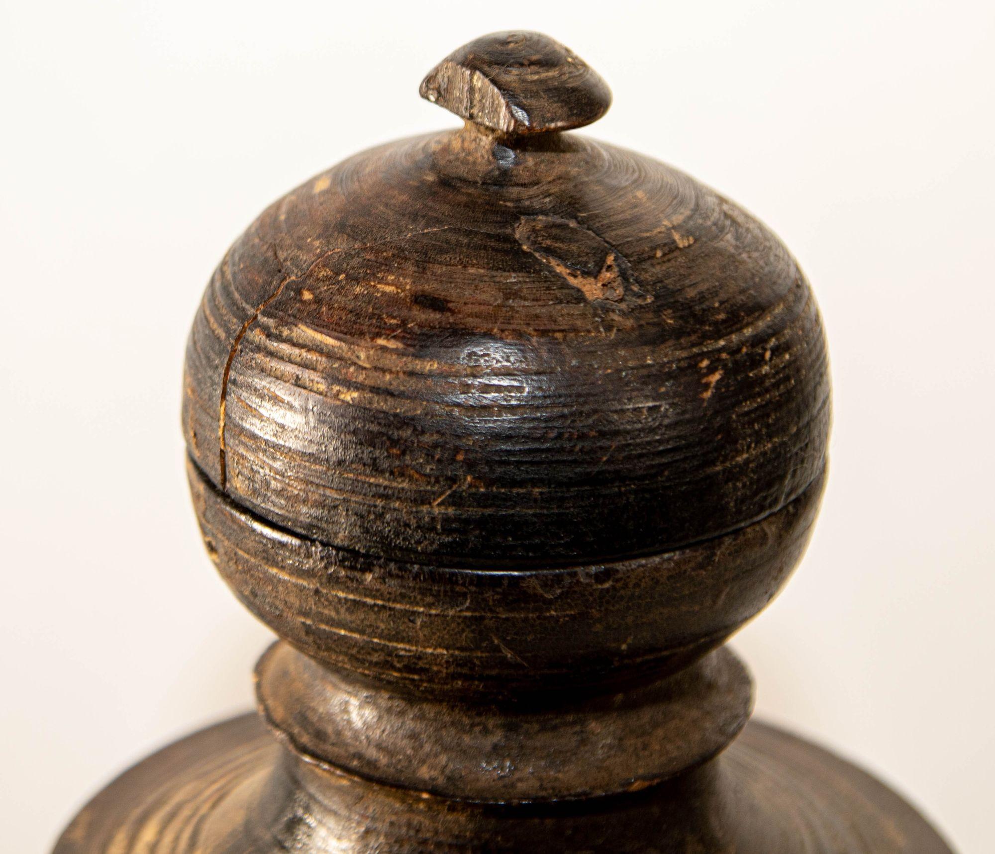 Hand-Carved Antique Wooden Pot or Tekhi from Nepal, 1900s For Sale