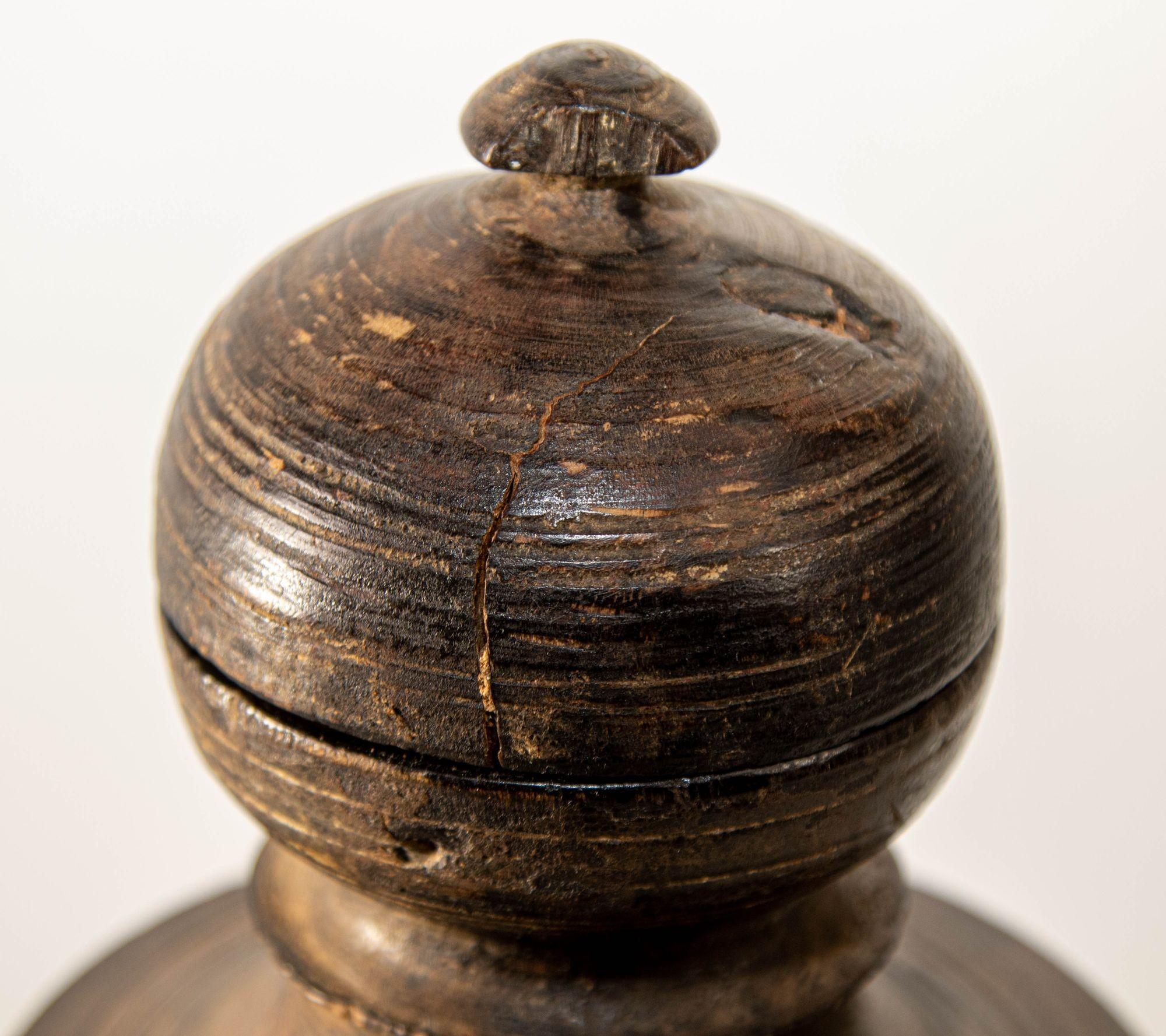 20th Century Antique Wooden Pot or Tekhi from Nepal, 1900s For Sale