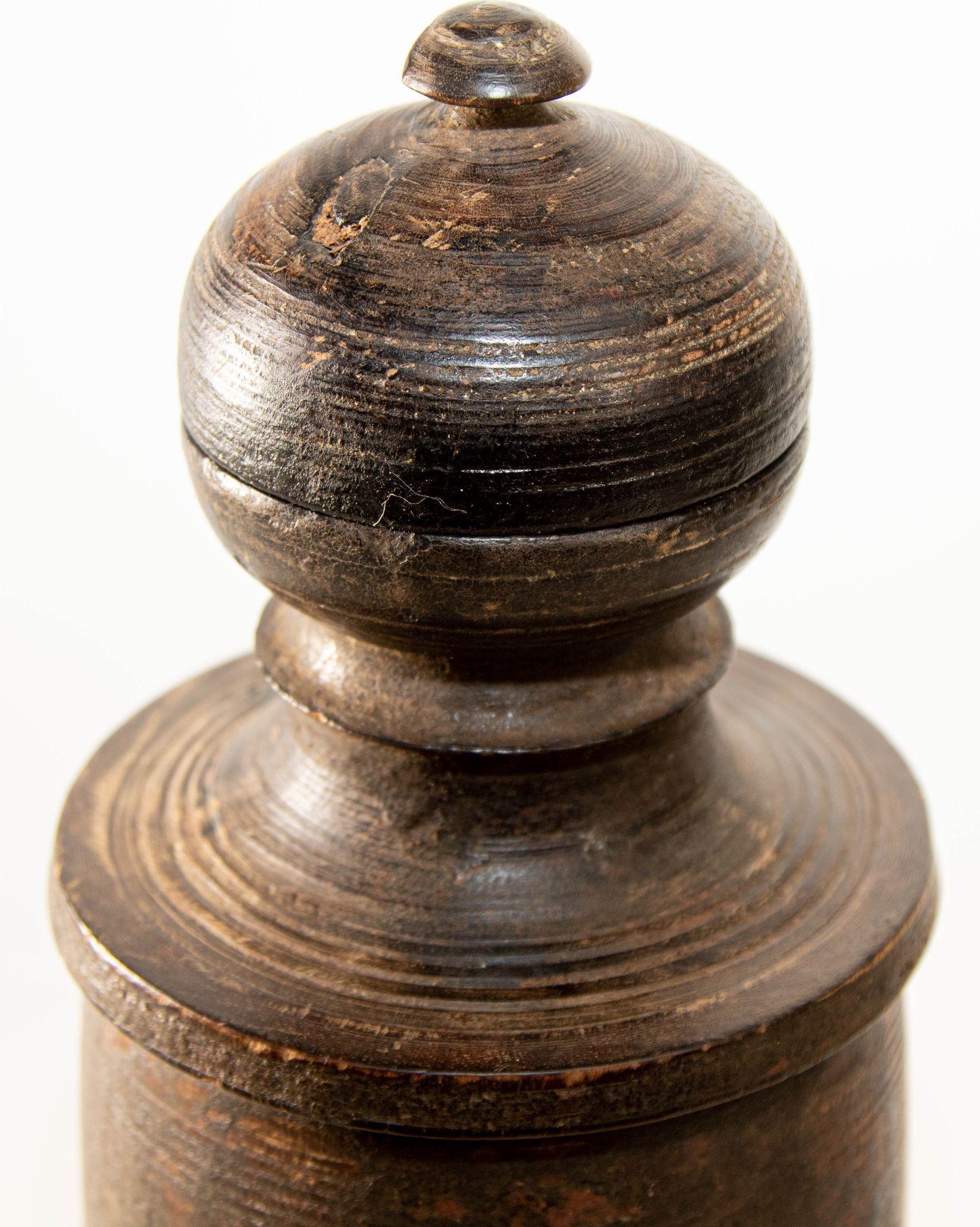 Antique Wooden Pot or Tekhi from Nepal, 1900s For Sale 1