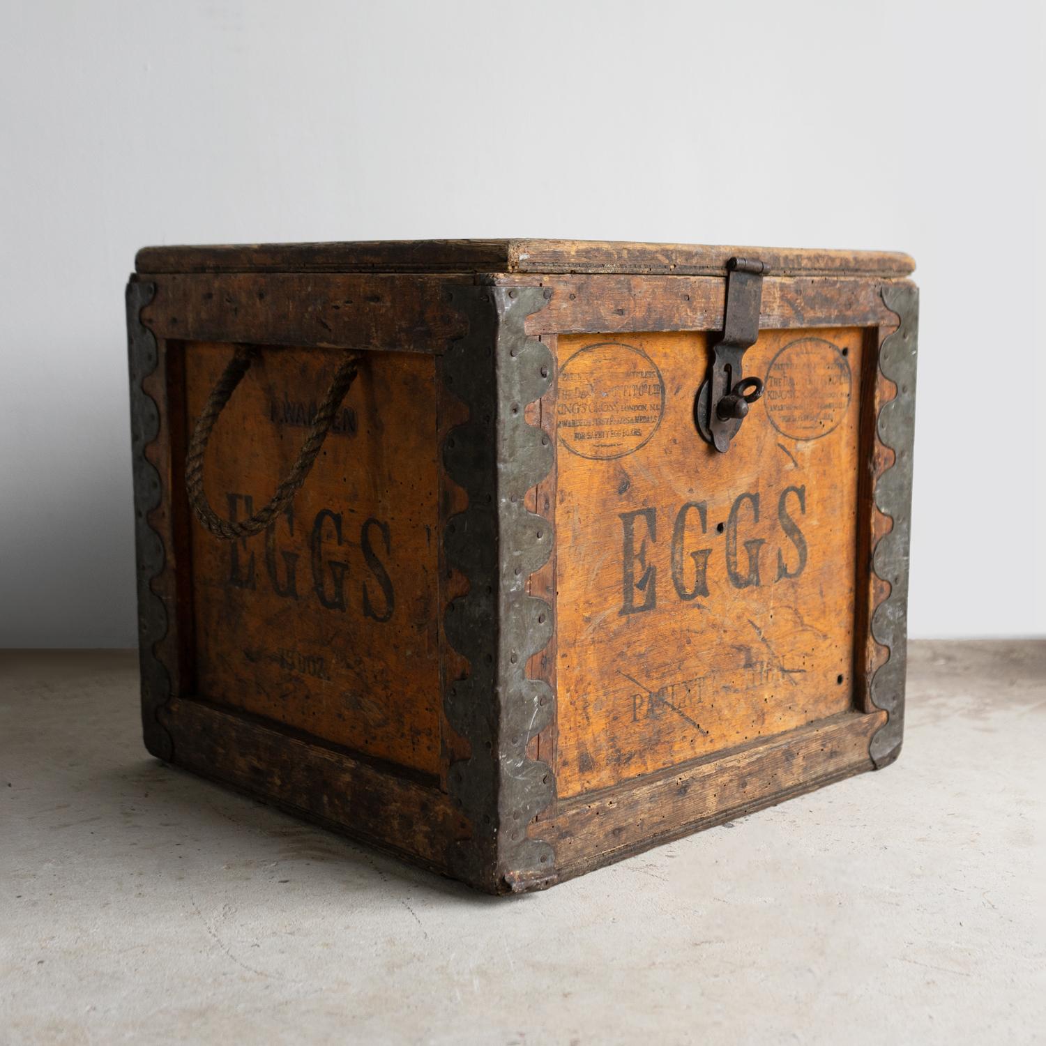 Caja de madera antigua para huevos de ferrocarril, The Dairy Outfit Co. Principios del siglo XX Británico