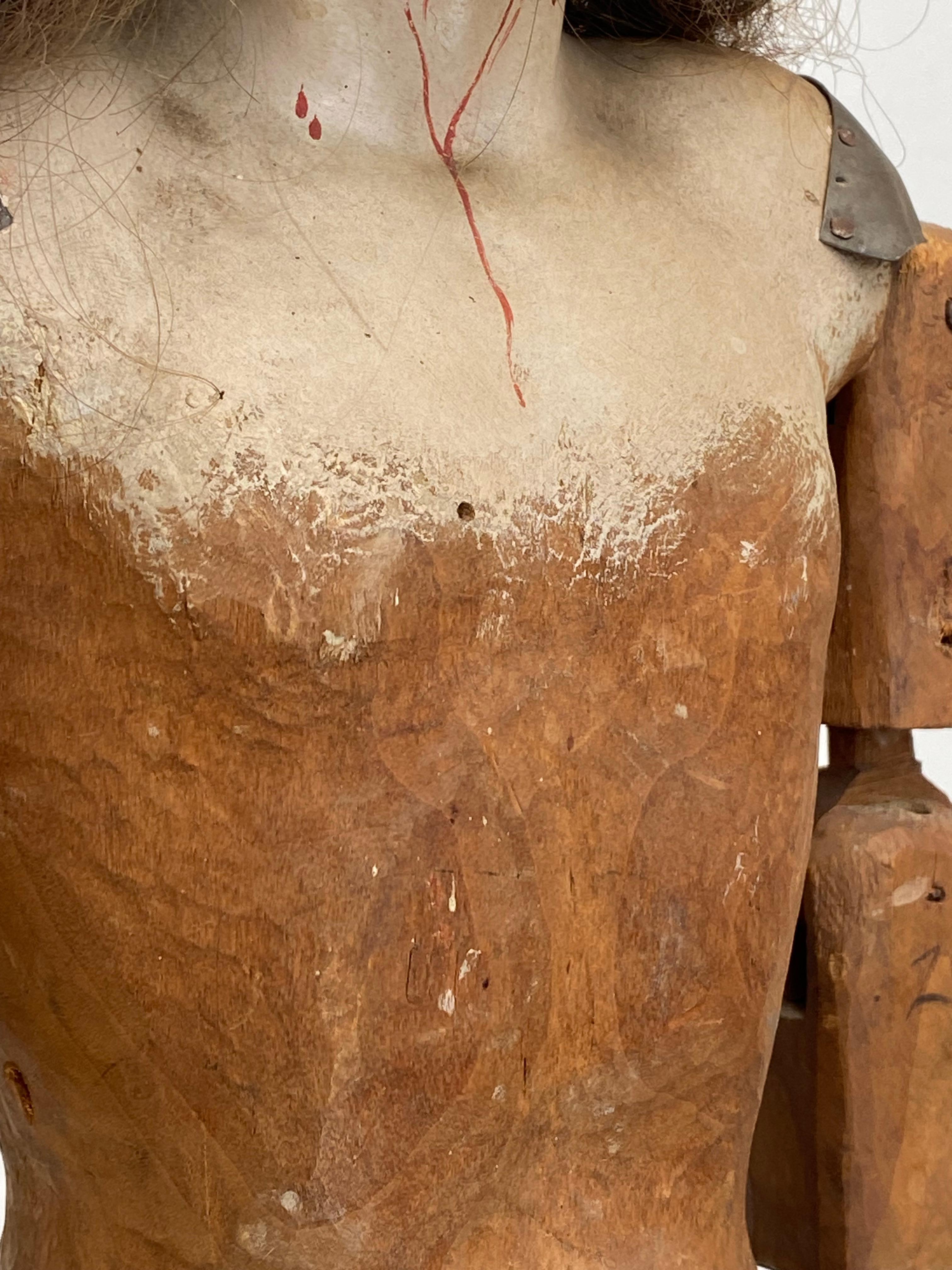 Antiker Santos aus Holz mit echter menschlicher Ohrgebung (Patiniert) im Angebot
