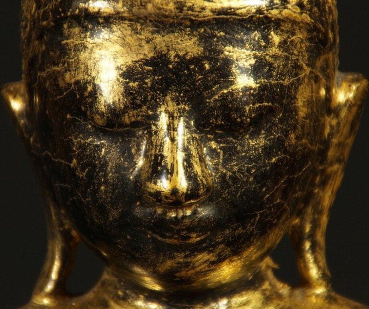 Statue ancienne de Bouddha Shan en bois de Birmanie en vente 6