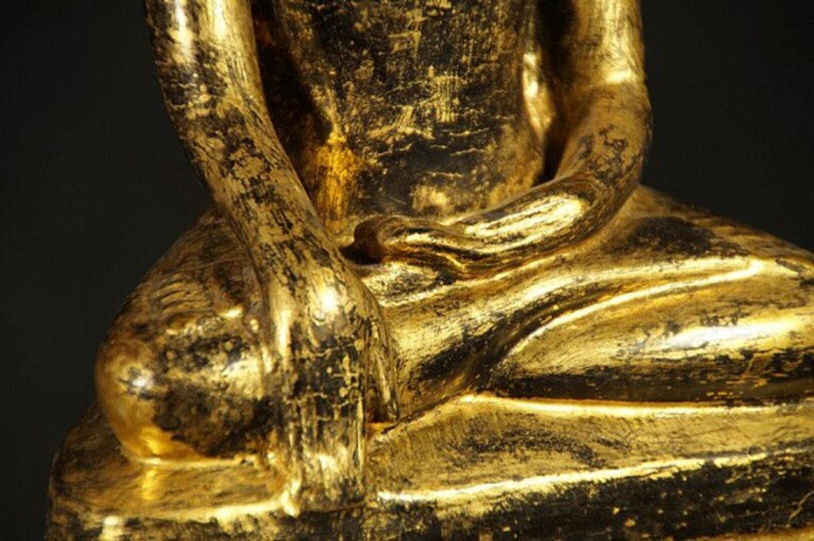 Statue ancienne de Bouddha Shan en bois de Birmanie en vente 8