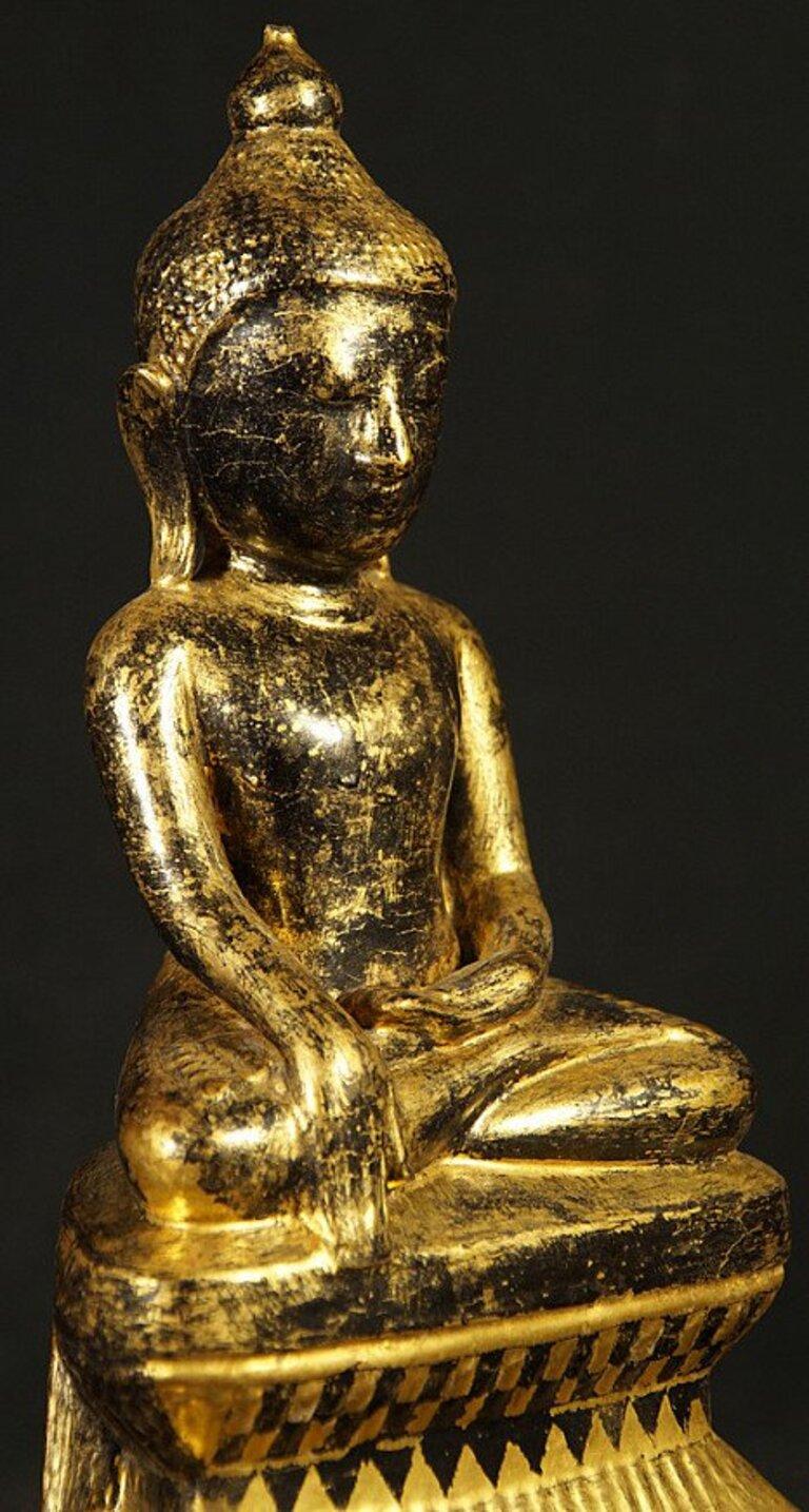 Statue ancienne de Bouddha Shan en bois de Birmanie en vente 2