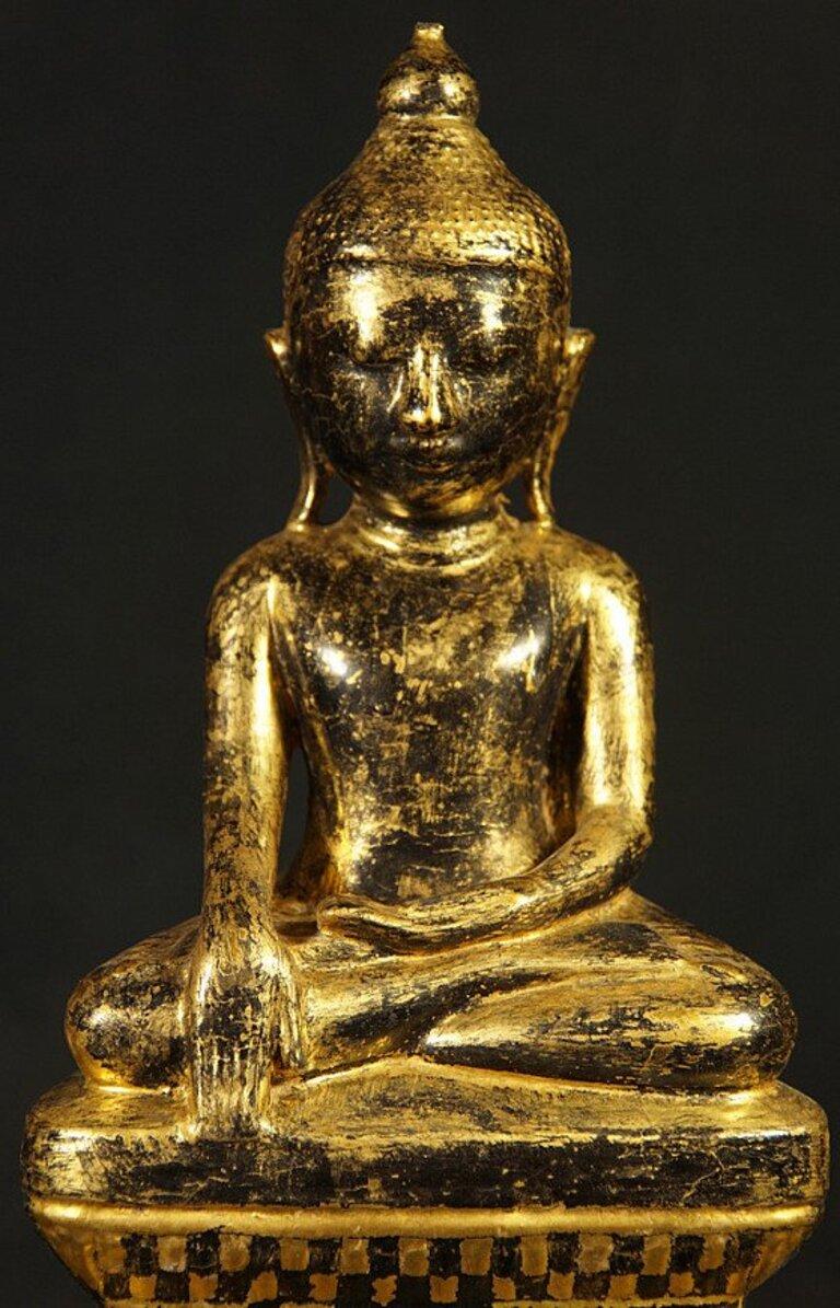 Statue ancienne de Bouddha Shan en bois de Birmanie en vente 3
