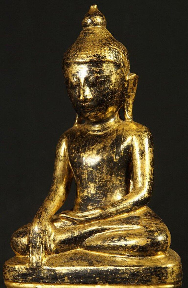 Statue ancienne de Bouddha Shan en bois de Birmanie en vente 4