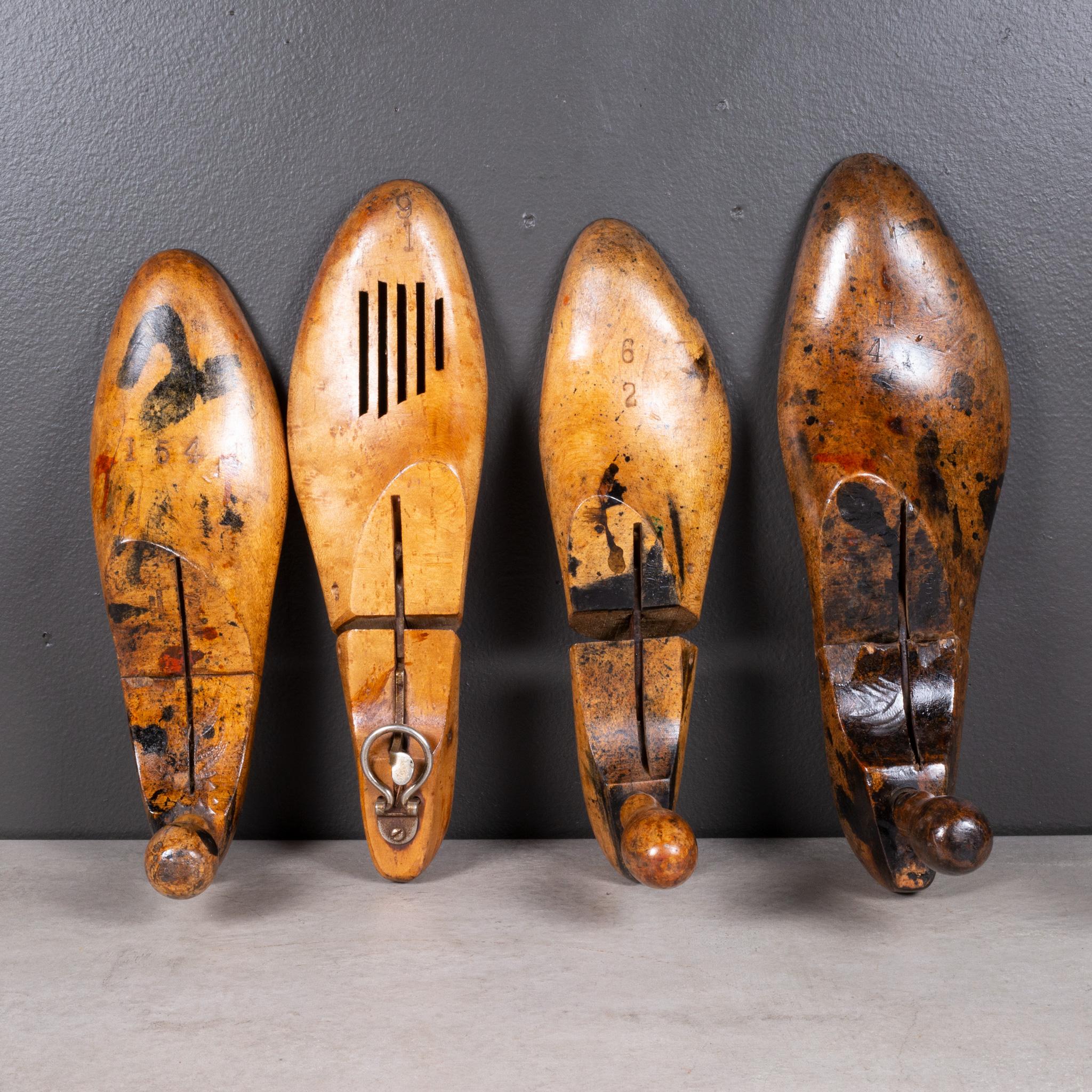 20ième siècle Formes de chaussures anciennes en bois vers 1920 Plusieurs ensembles disponibles (expédition gratuite) en vente