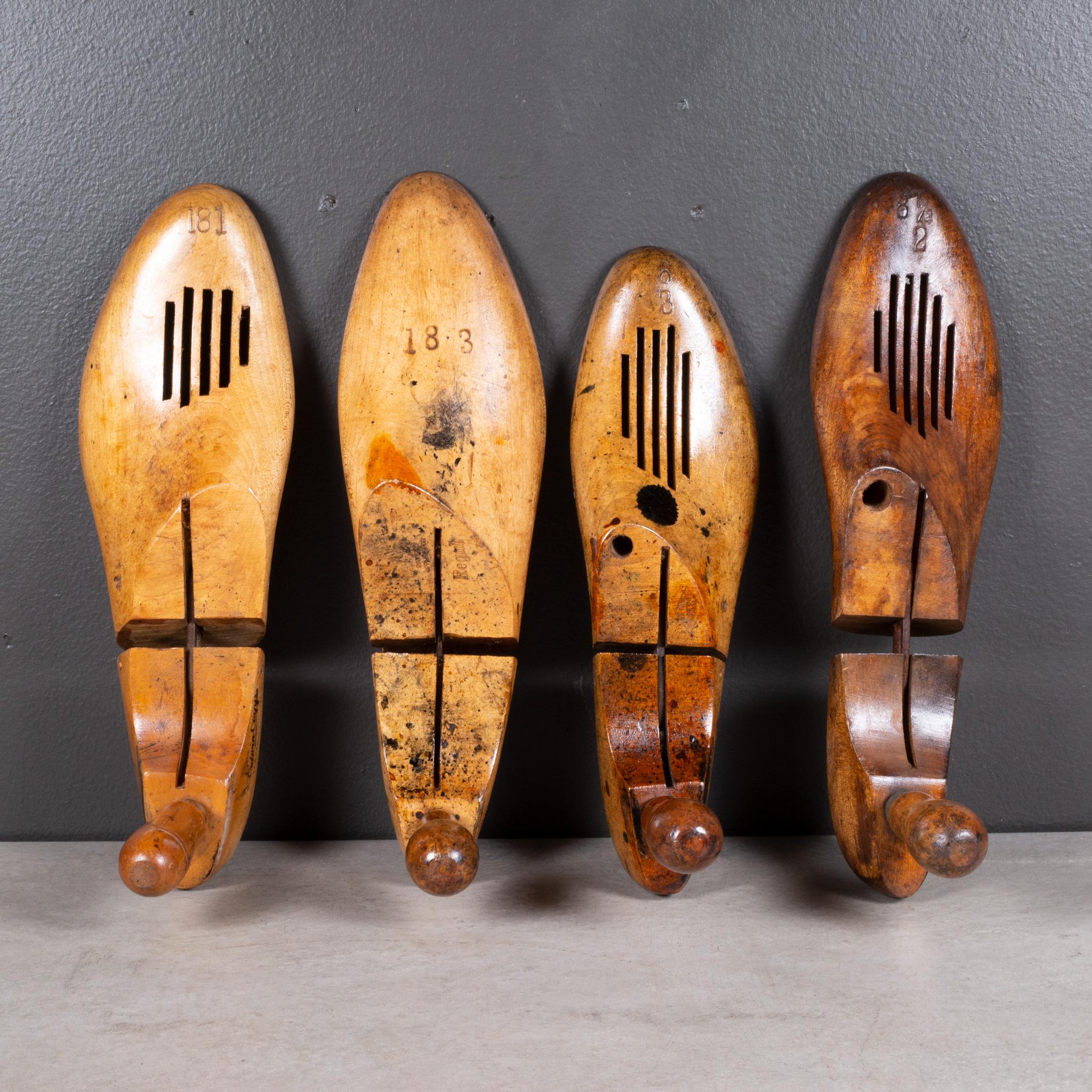 Érable Formes de chaussures anciennes en bois vers 1920 Plusieurs ensembles disponibles (expédition gratuite) en vente