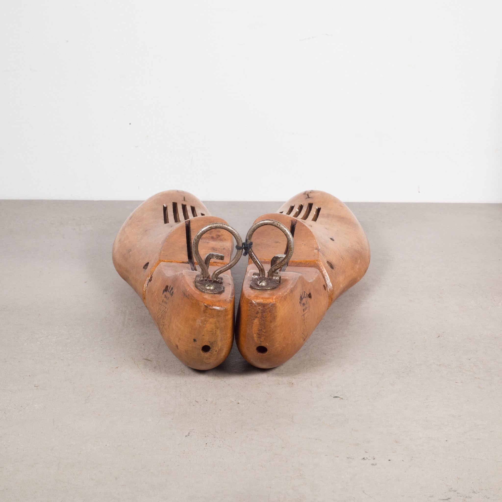 Antique Wooden Shoe Forms with Handles, c.1920 In Good Condition For Sale In San Francisco, CA