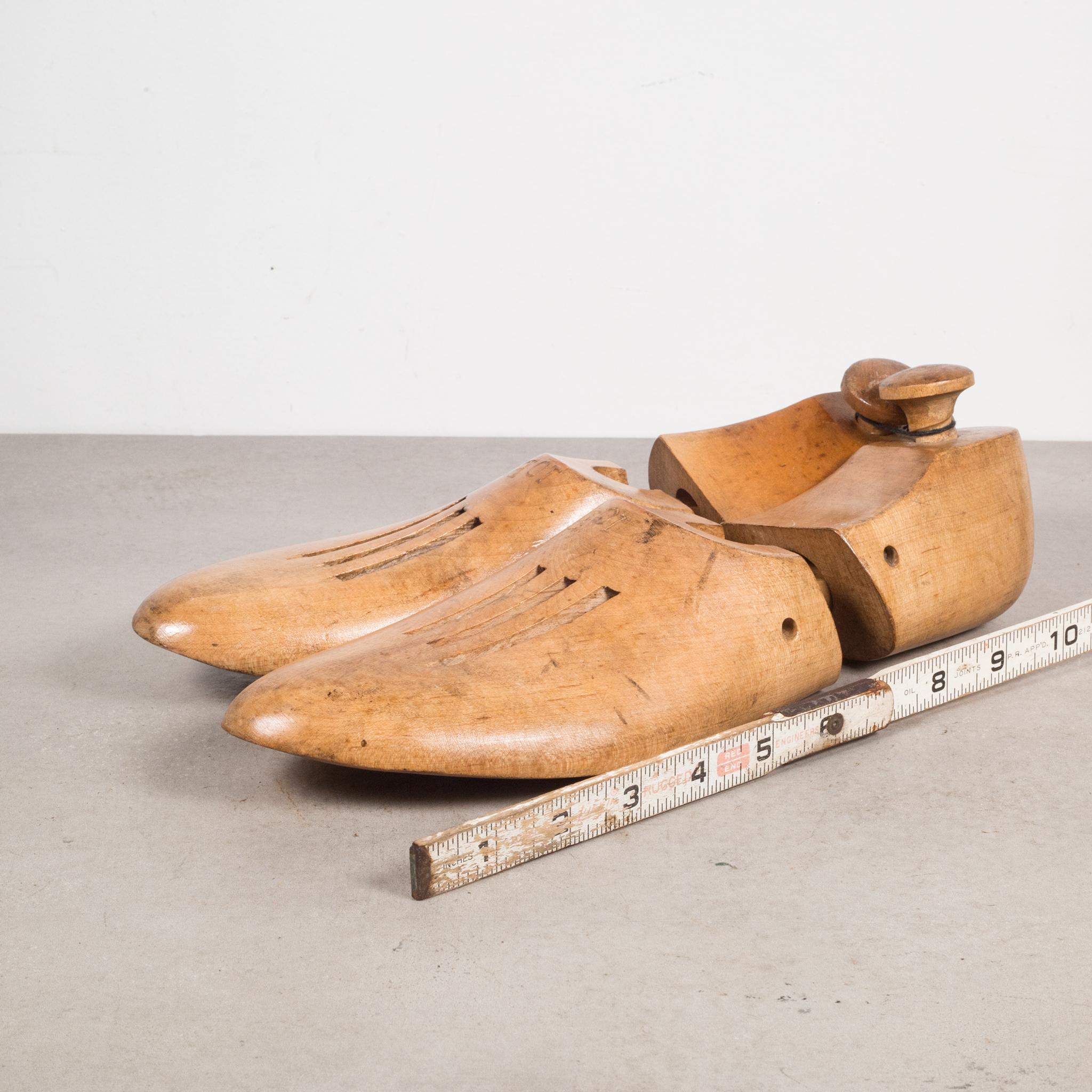 Antike hölzerne Schuhformen mit Griffen, um 1920 im Zustand „Gut“ im Angebot in San Francisco, CA