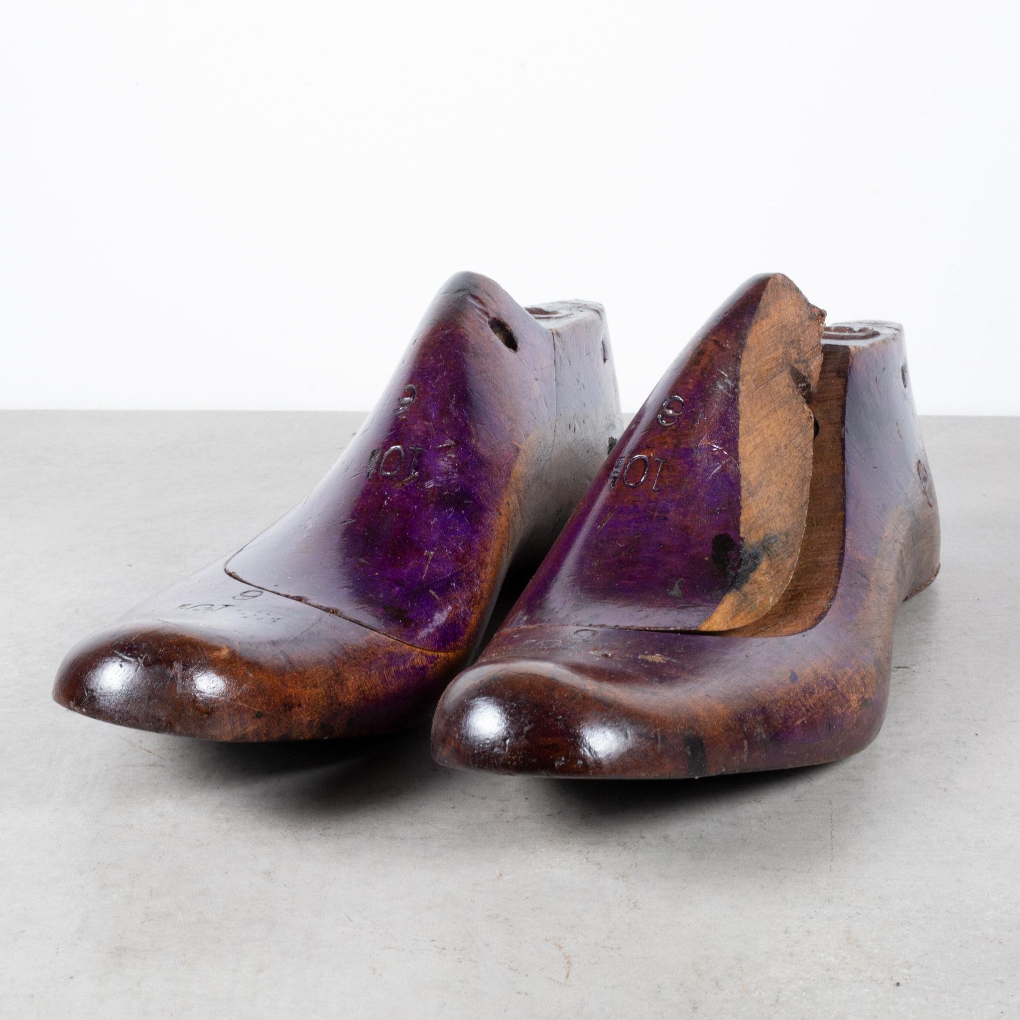 20ième siècle Chaussures anciennes en bois, dernières vers 1920, 8 paires disponibles (expédition gratuite) en vente